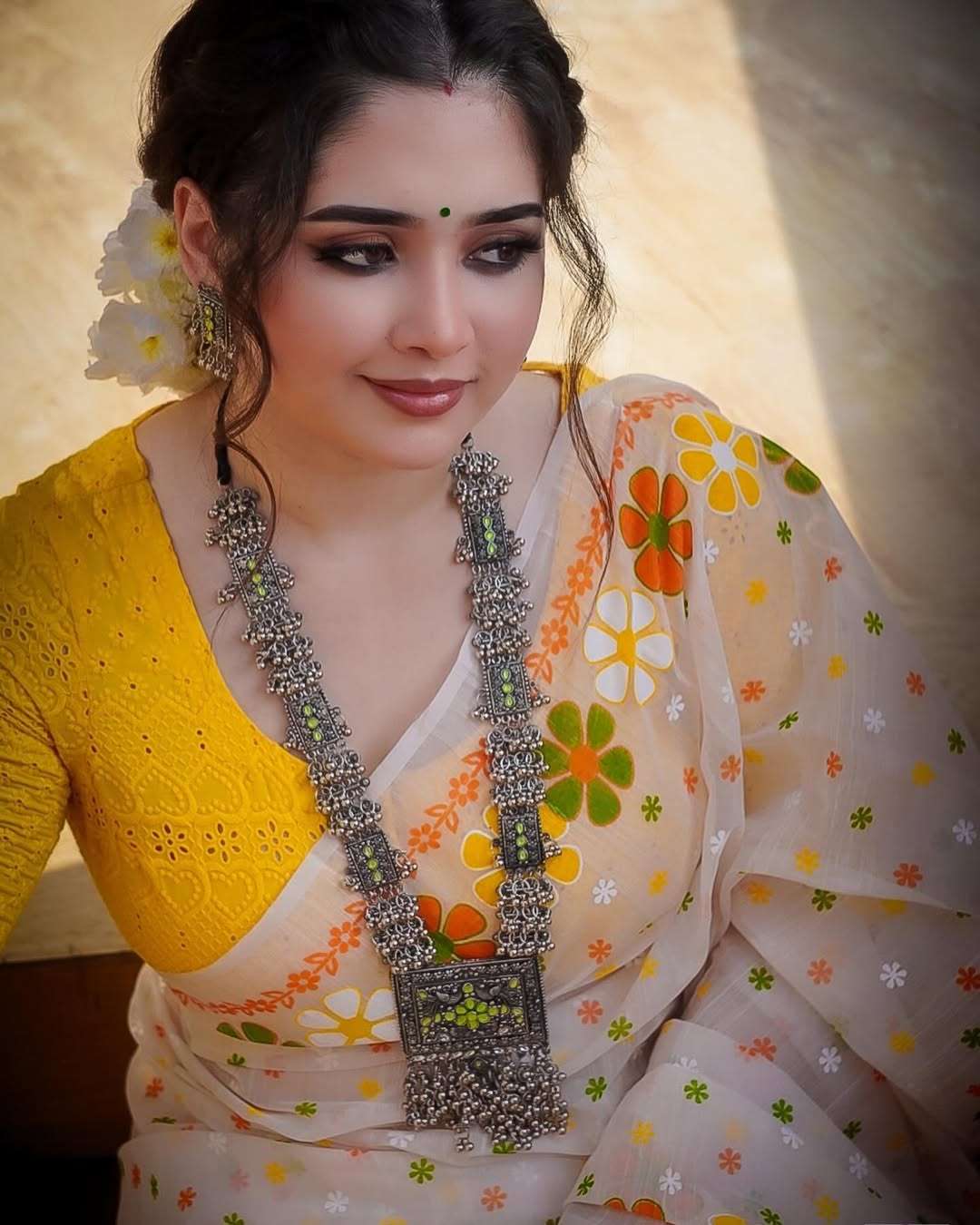 rudraksh sunbun pure and soft linen fabric with beautiful and fancy floral digital print in saree saree with tussels rudraksh sunbun pure and soft linen fabric with beautiful and fancy floral digital print in saree saree with tussels